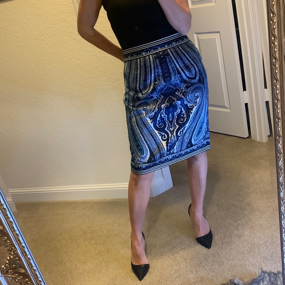 🌸I•N•C🌸 Beautiful silk like pencil skirt Paisley size 8